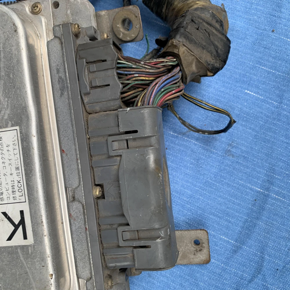エンジンコンピューターECU HINO 89560-5361A - その他