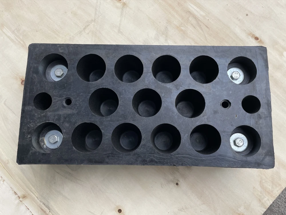 Heavy-Duty Dock Leveler Bumper Molded Rubber with Steel Face for Truck Offers Cutting and Moulding Services supplier