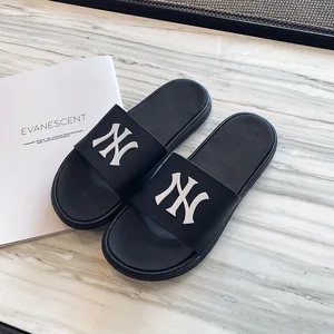 2026 Slippers Men's Summer Fashionable Outwear Slippers Men's Outdoor Non-Slip Beach Shoes Fashionable Distinctive Sandals