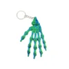 Llavero de mano azul y verde.