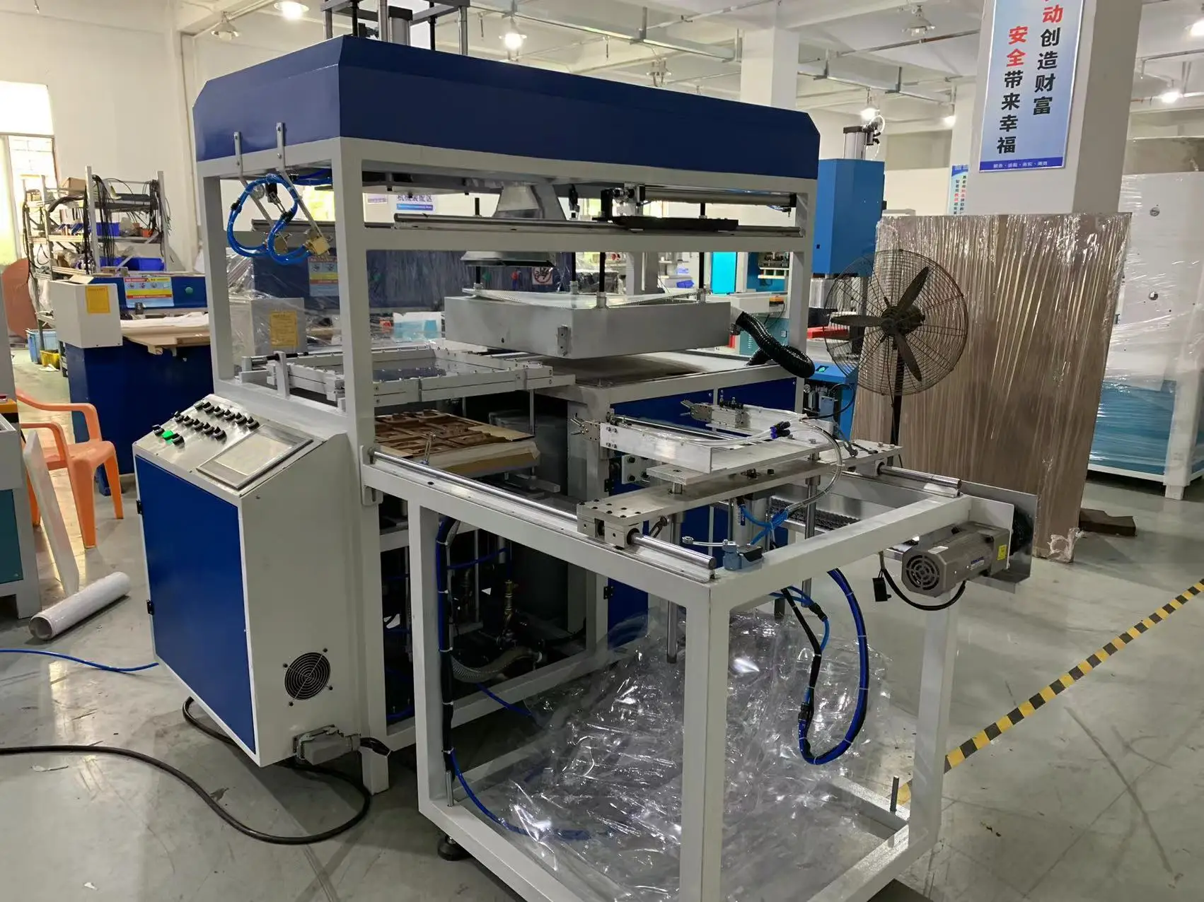 Пластиковый волдырь вакуумная формовочная машина ABS одноразовый пищевой контейнер лоток для фруктов упаковочная коробка лист Зажимная Термоформовочная