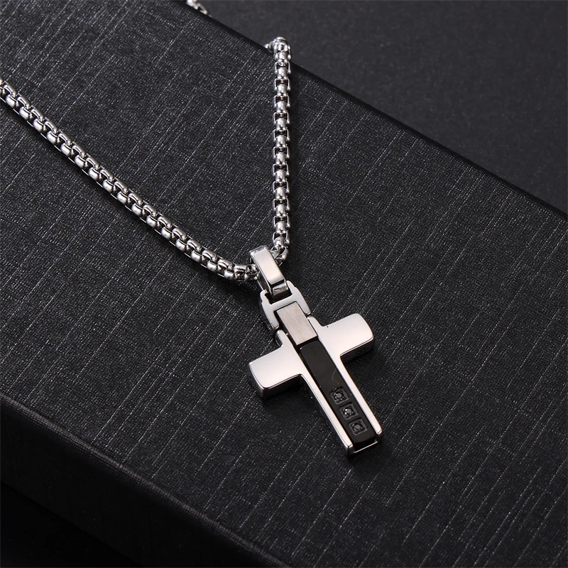 Acquista Collana a catena bizantina piatta da 6 mm per gioielli da collo da uomo in acciaio inossidabile argento oro colore nero pendente croce di Gesù in Italia a partire da 12
