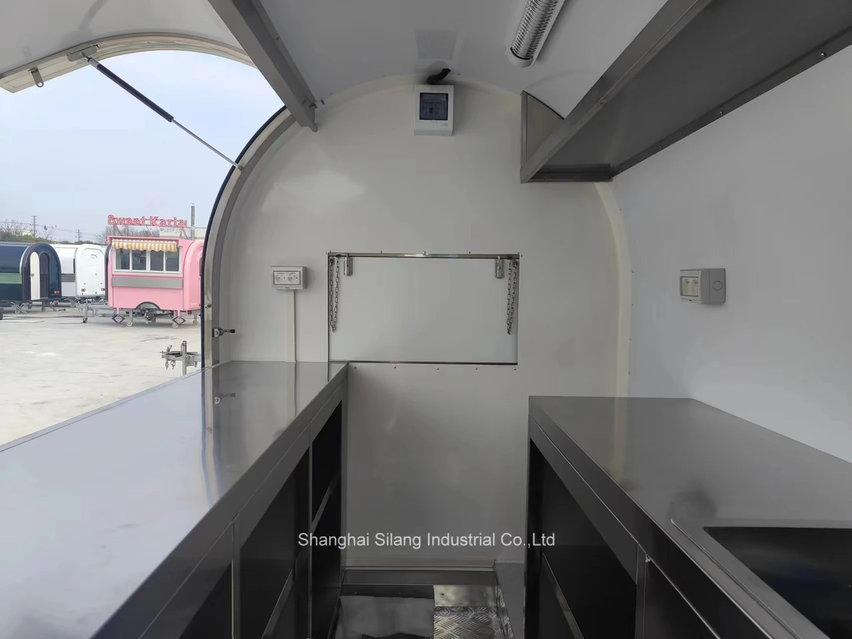 Factory produces a single axle black small food truck trailer with traction supplier