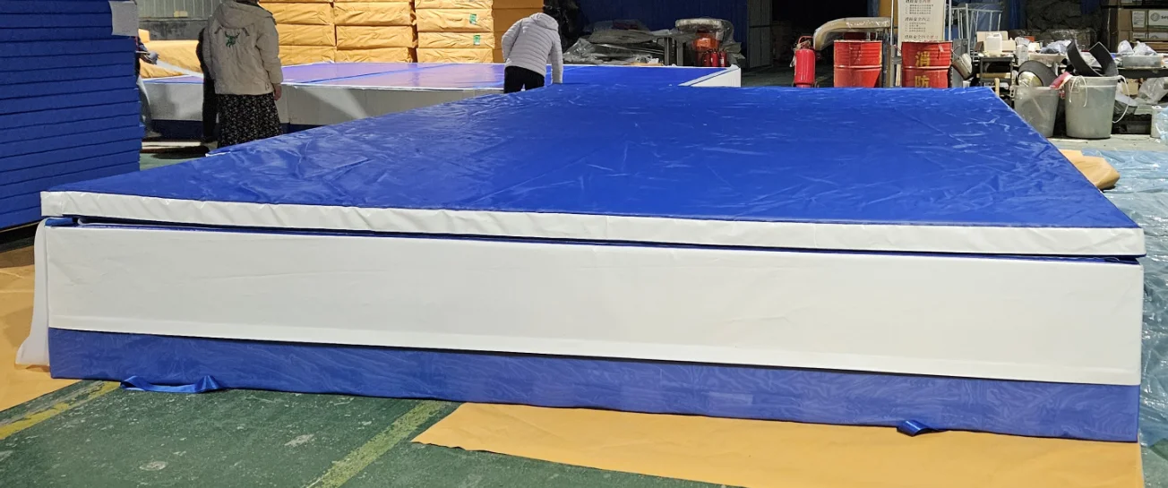 School Athletics Competition High Jump Mat Shock-Absorbing Safety Landing Mat for Long-Term Use