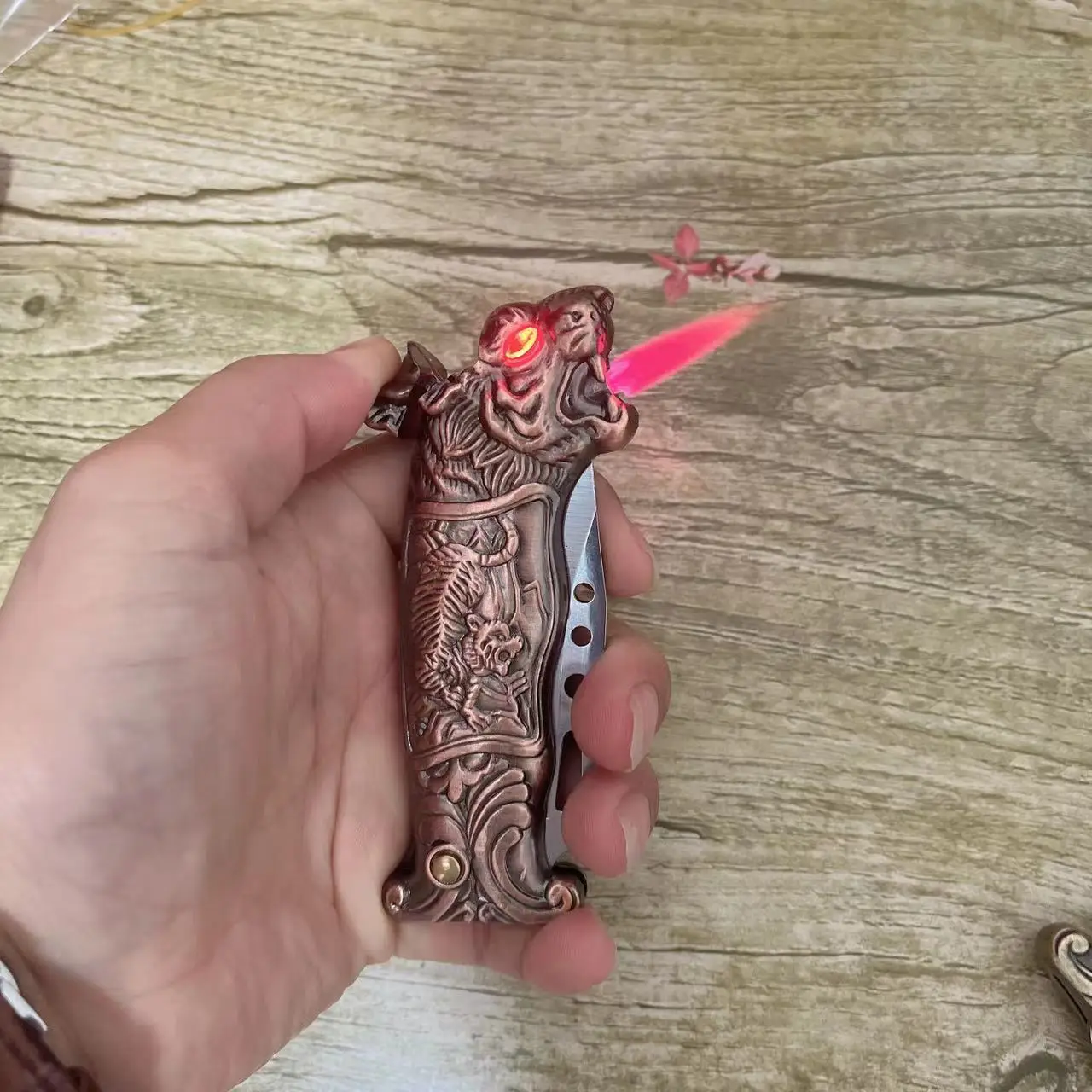 Металлическая креативная газовая зажигалка в виде дракона тигра красная ветрозащитная многоразовая Зажигалка для сигарет с ножом мужчин