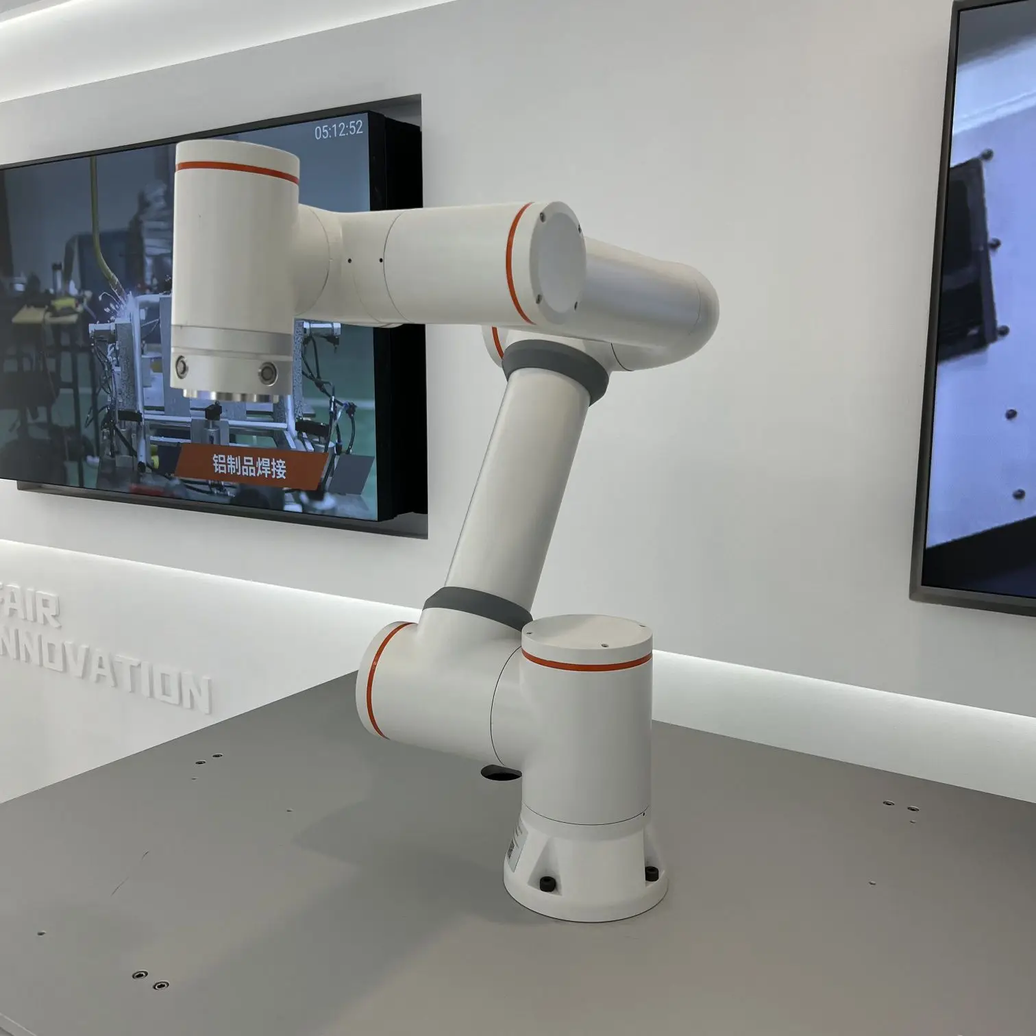 Robotic Arm Camera Motion Control agv Robot FR5 Combine with Collaborative Robot Welding Arm