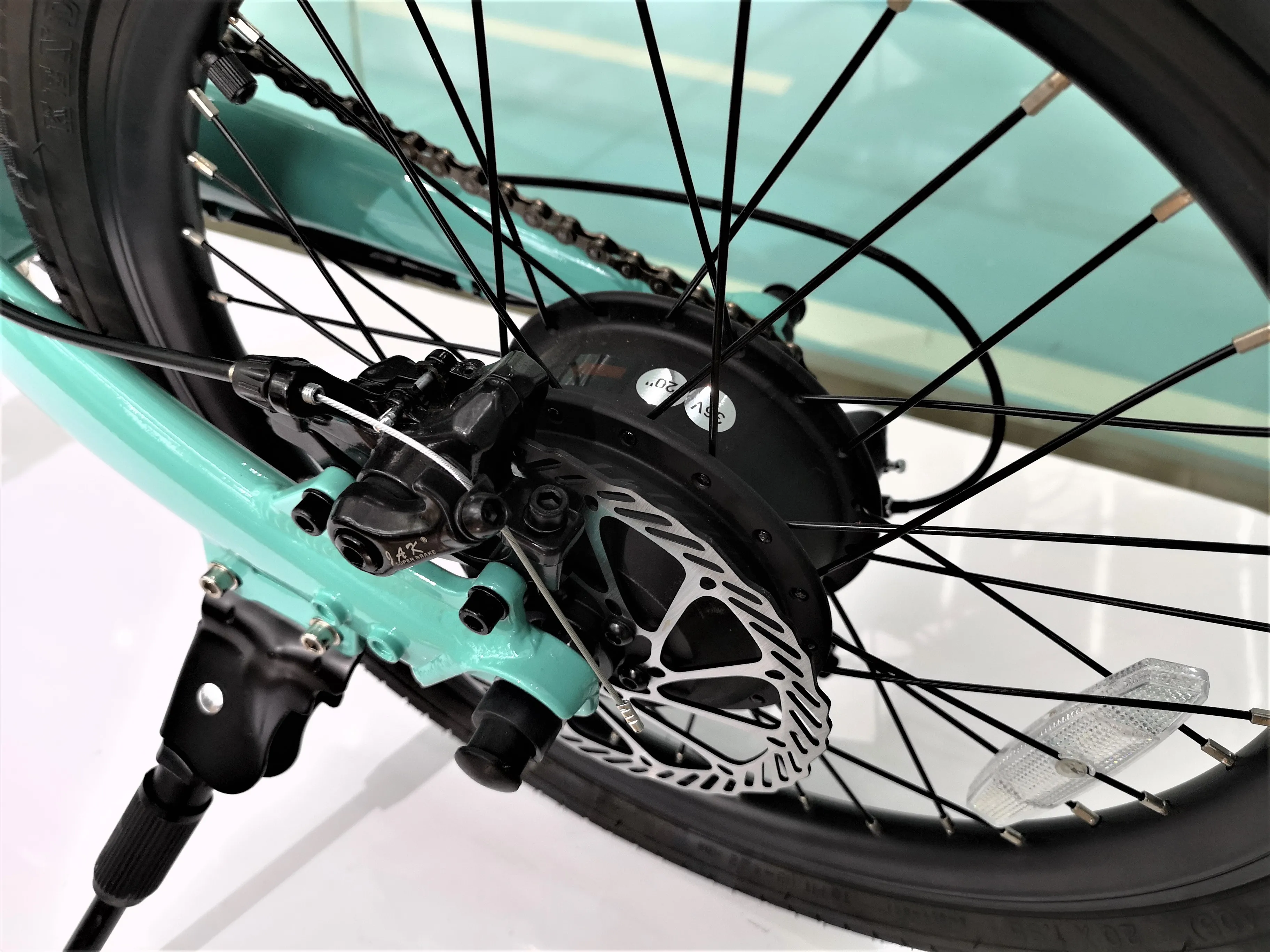smarter fahrradhelm mit visier AURA Smart Helm: E-Bike-zertifiziert und integrierter Beleuchtung Long Card Farbe:Bienenstockgelb Neuer Decathlon 2-in-1-Kinderanhänger –