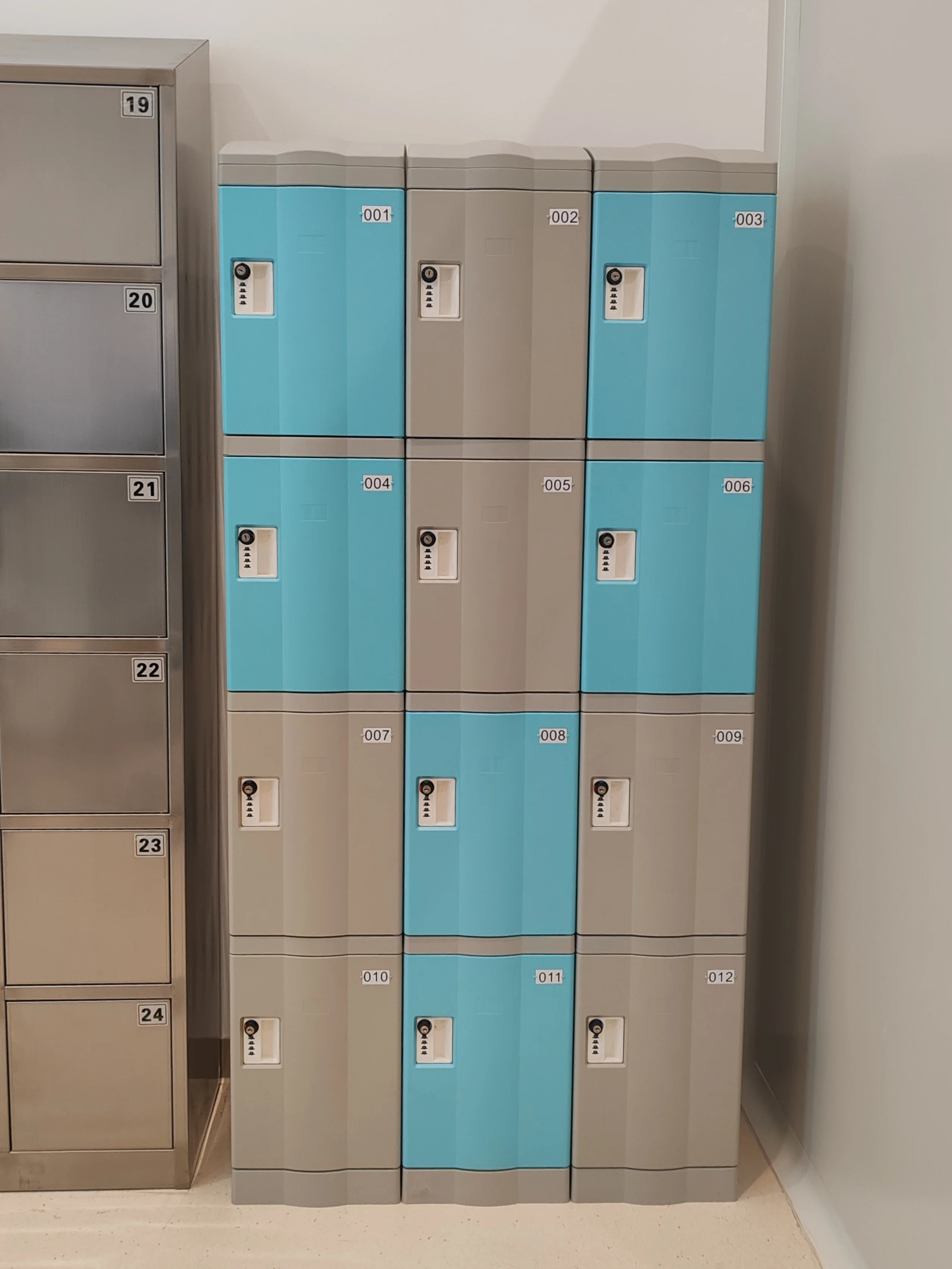 Modern design stainless steel office storage cabinet 6 door metal cabinet suitable for employee break rooms and slaughterhouses