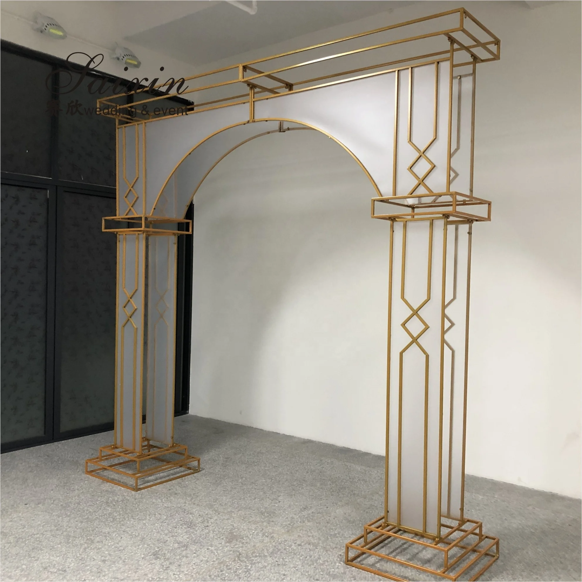 Factory  Luxury Gold Frame with White Membrane Arch for Wedding Furniture Backdrop Decoration