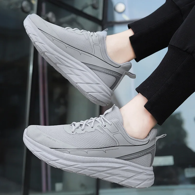Wholesale of new spring men's oversized casual thick soled running and sports shoes