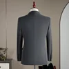 Gris oscuro [traje de una sola pieza]