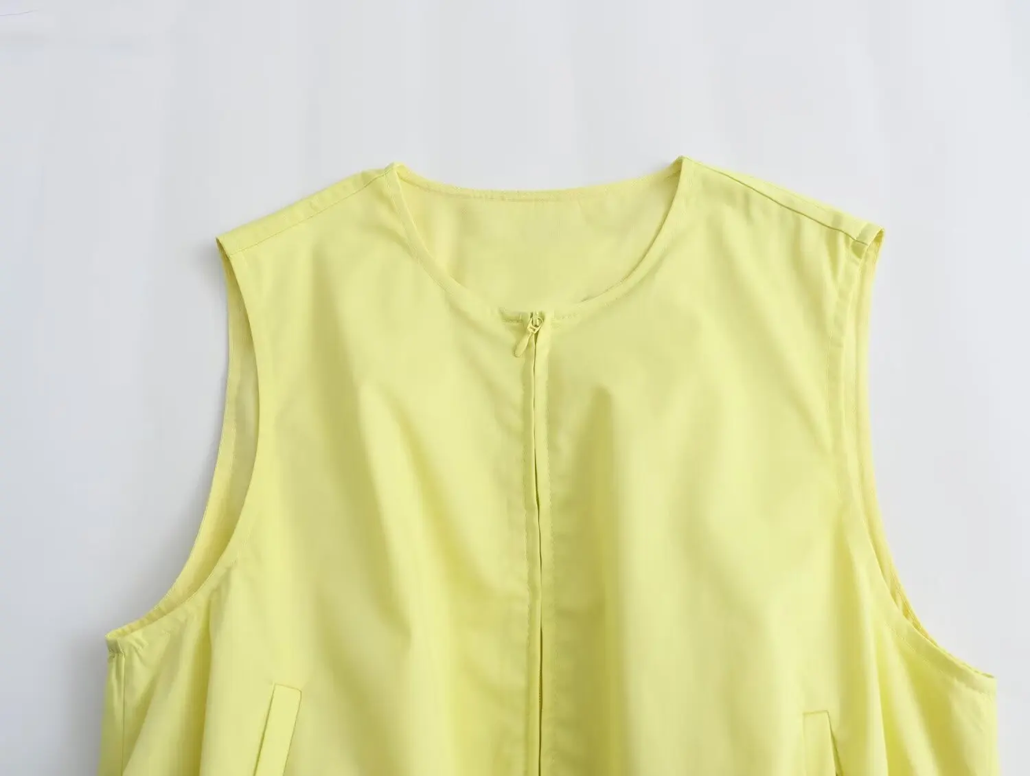 2024 Spring New Round Neck Zipper Pocket Balloon Short Vest Fold Half Skirt Set for Women