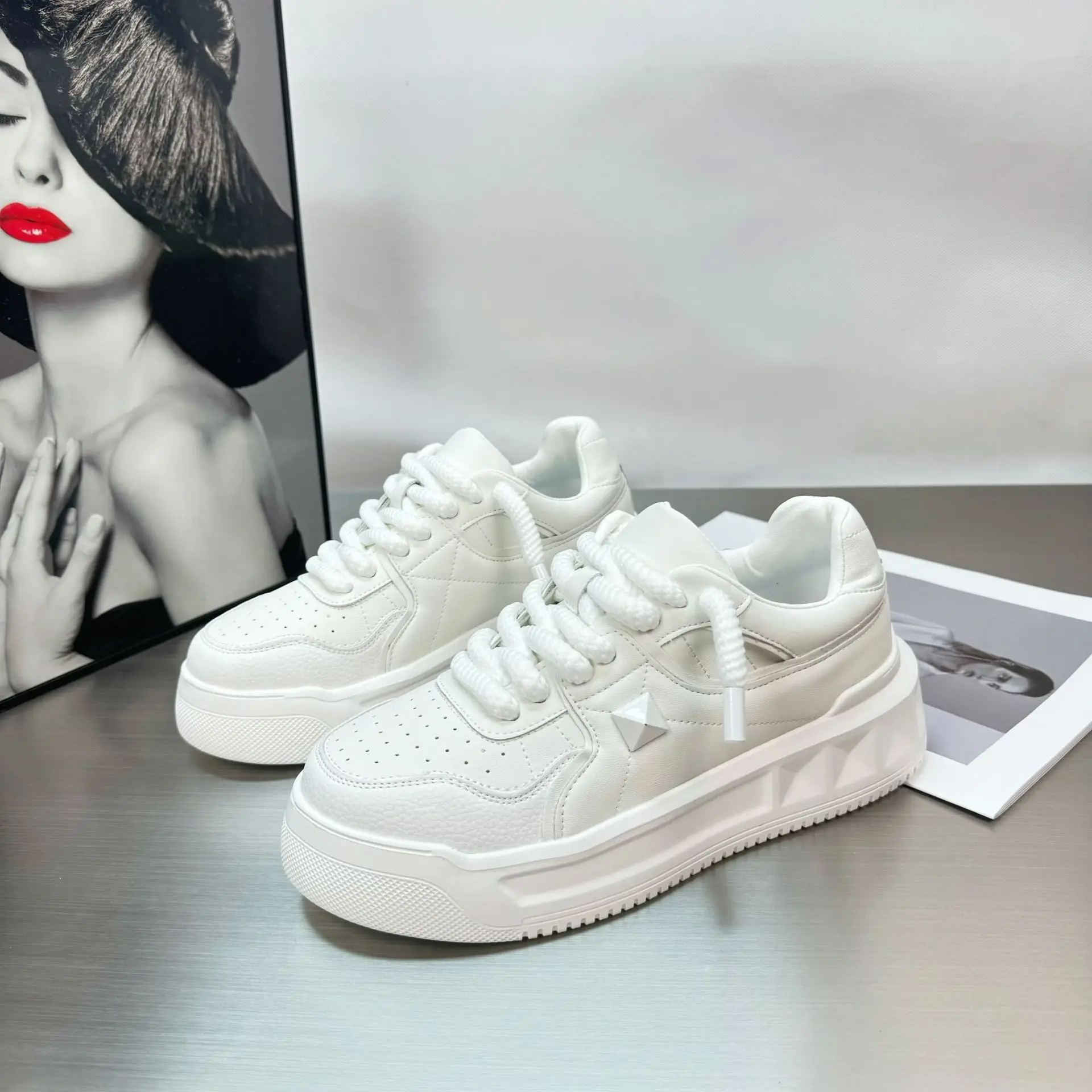 Outdoor Casual Sneaker Manufacturer Fashion Woman Sneaker Custom New  Platform Sneakers Women Chunky Shoes Walking White Trainers