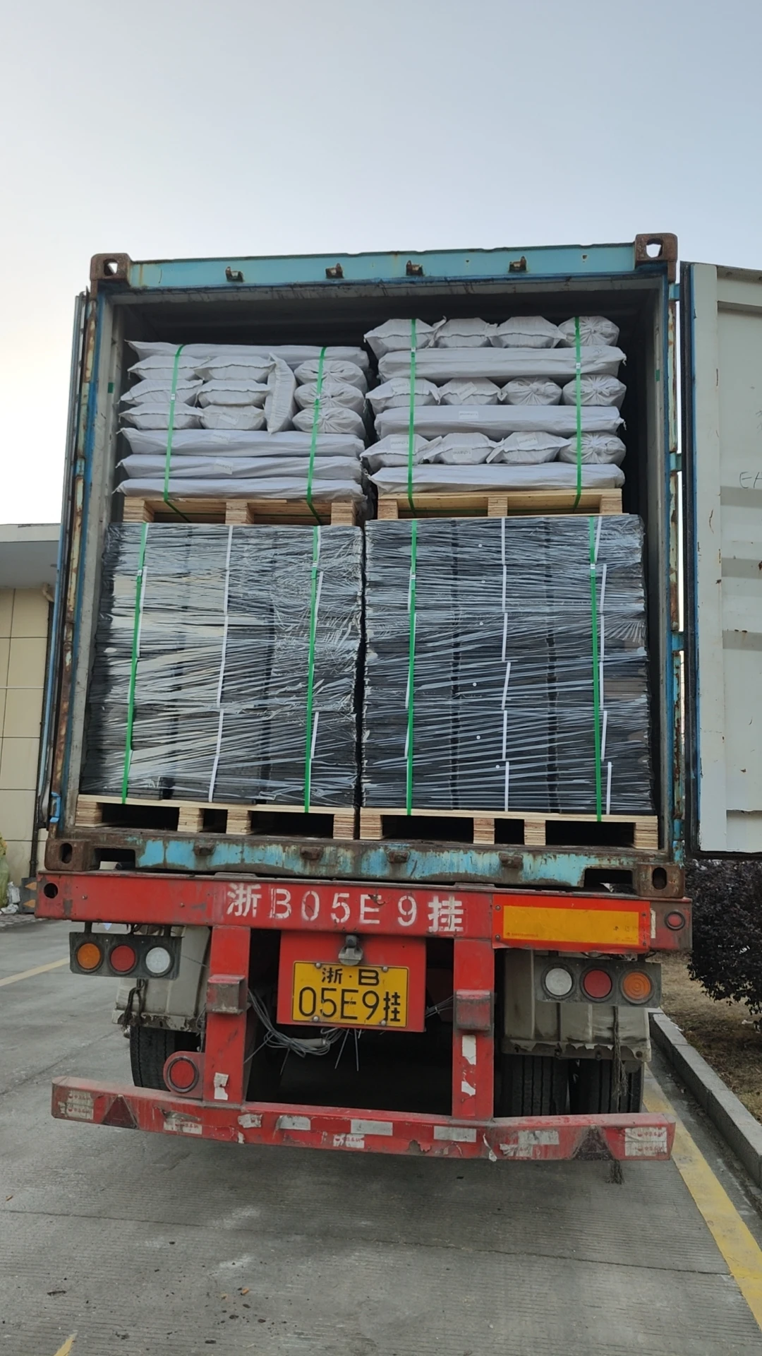 Wholesale Custom 5-Channel Speed Bumps Rubber Speed Hump Stage Cable Protector Ramp with High Capacity factory