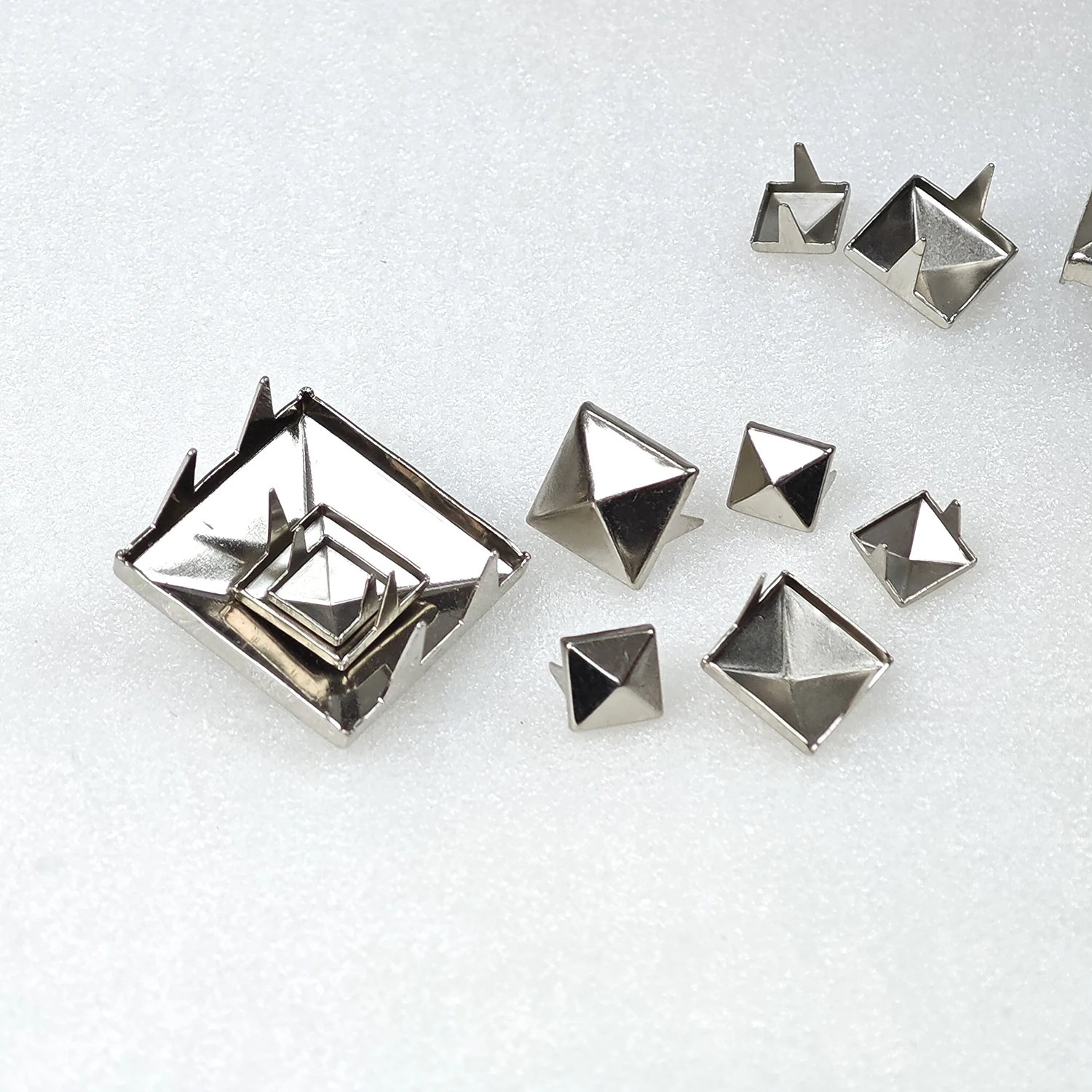 10000 предметов украшение одежды два когтя заклепки для обуви аксессуары ногтей пирамида квадратная металлическая 5 пакетов форма пирамиды на заказ