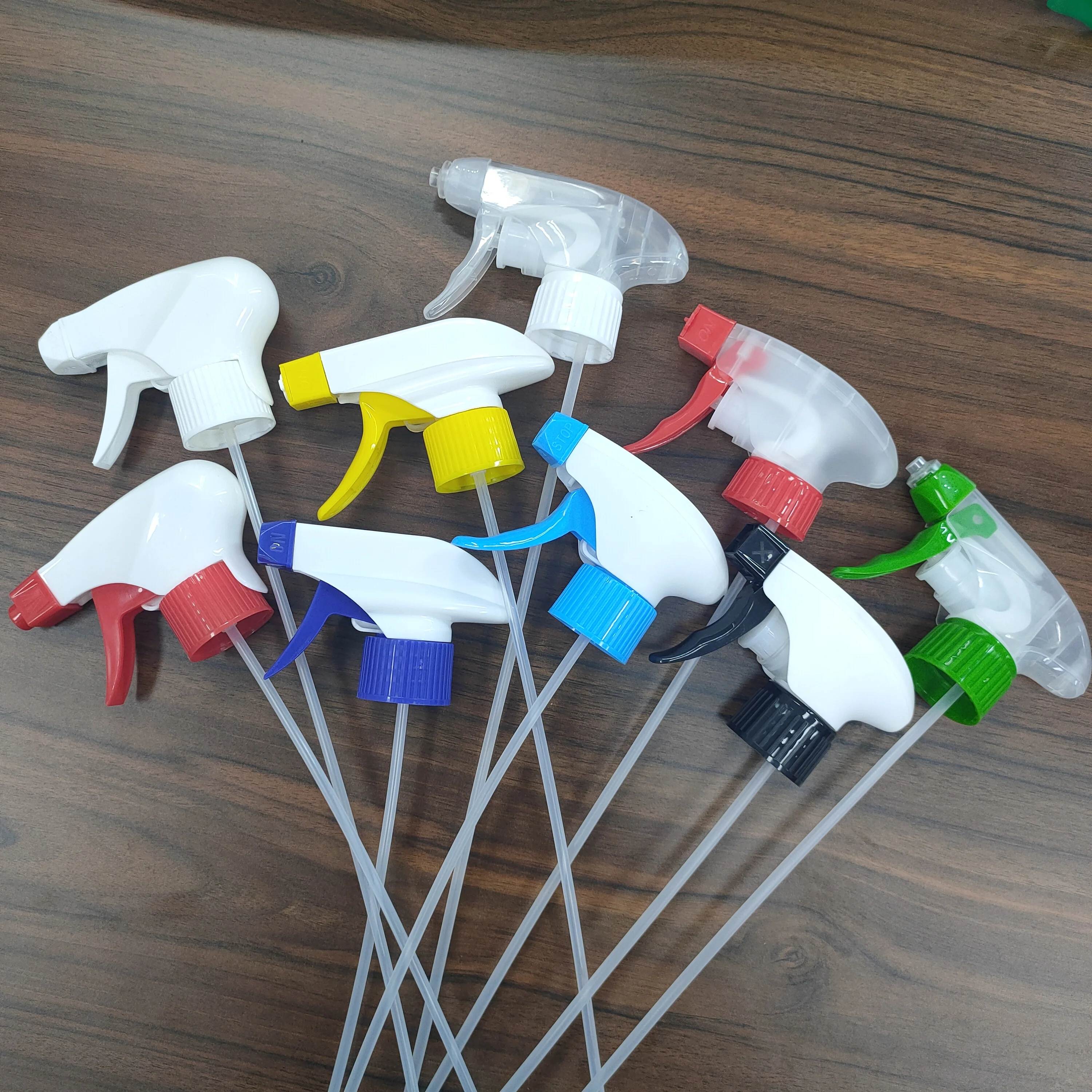 Бытовые моющие средства для мытья рук 28 мм садовый высокопрочный пластиковый Трещоточный спусковой распылитель