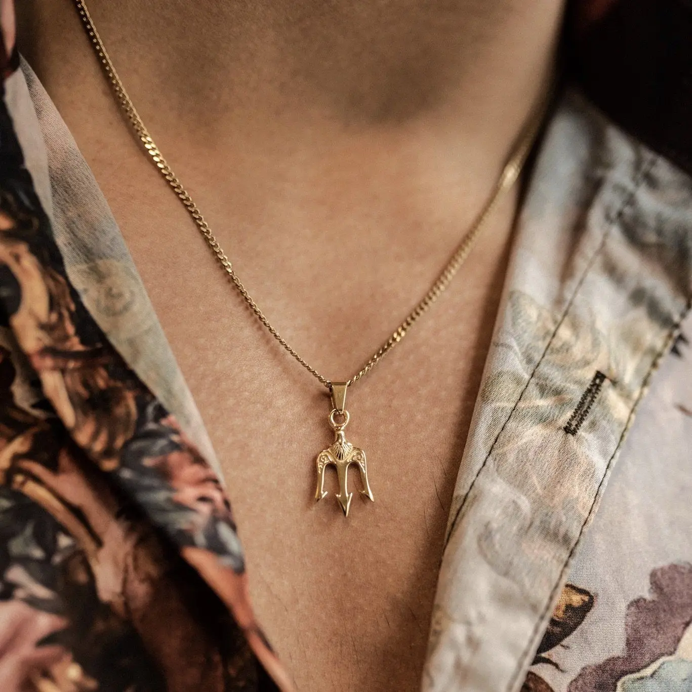 men's trident necklace