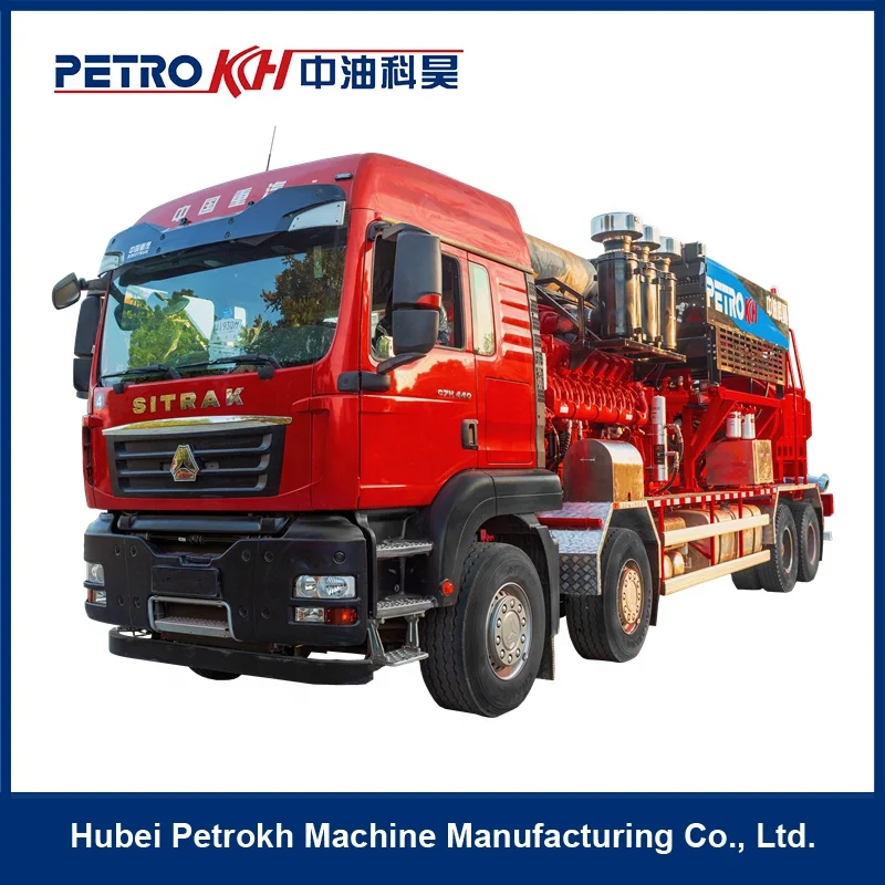 Грузовик для гидроразрыва пласта на месторождении 2800л