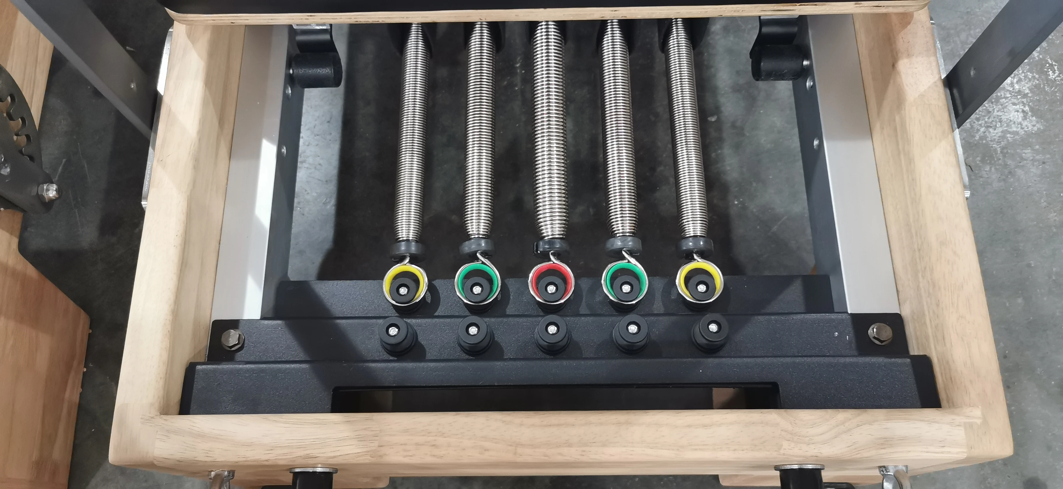 【マウイ】木製リフォーマー ピラティス用 Amazon.co.jp: 《MJDIVA 折畳式木製ピラティスリフォーマー