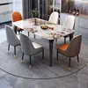Una mesa con seis sillas