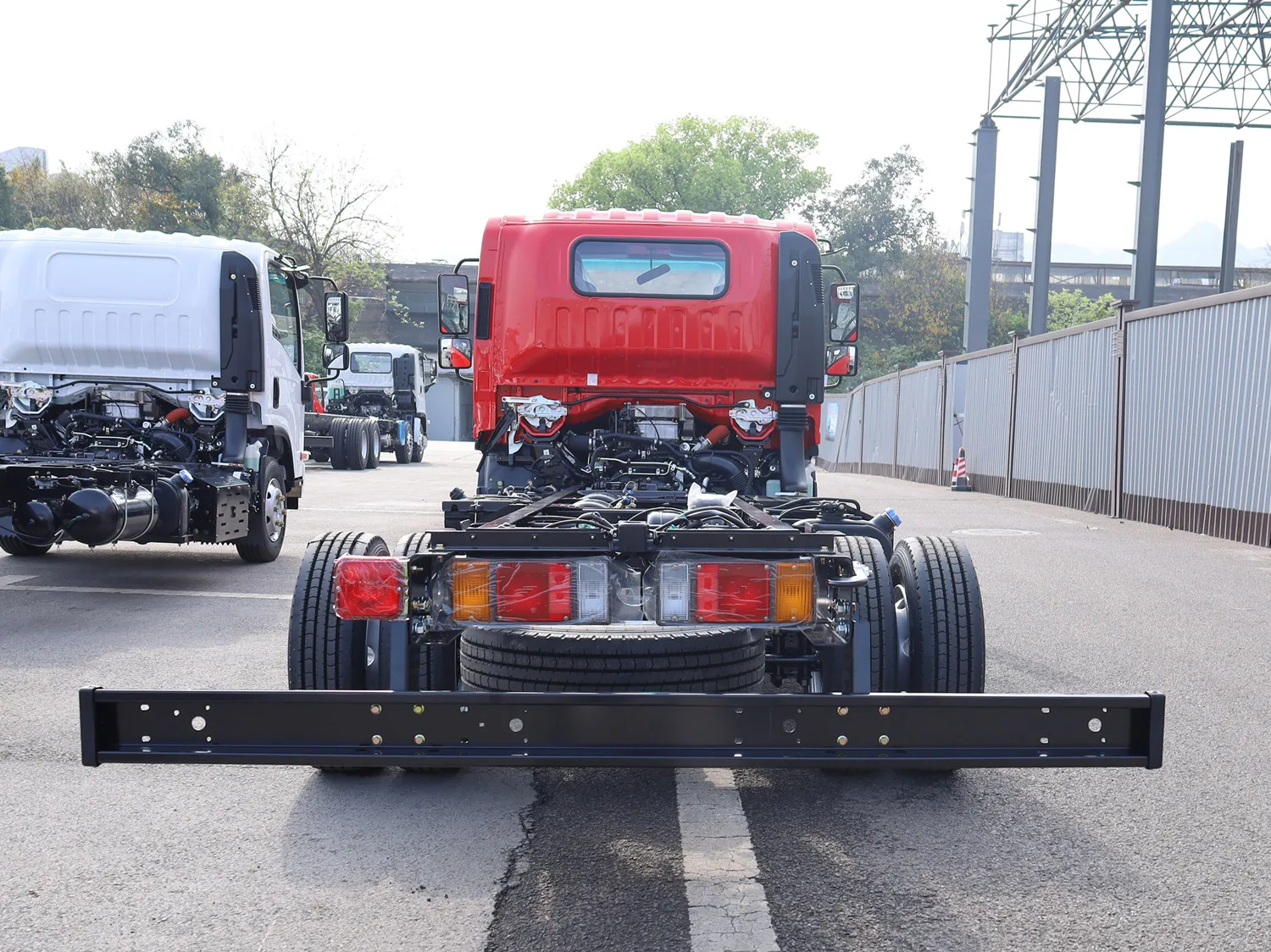 ISUZU 700P NPR Truck Chassis with 4HK1 Diesel Engine Left Hand Drive Manual Transmission air Brake ELF NPR Cargo Trucks for Sale