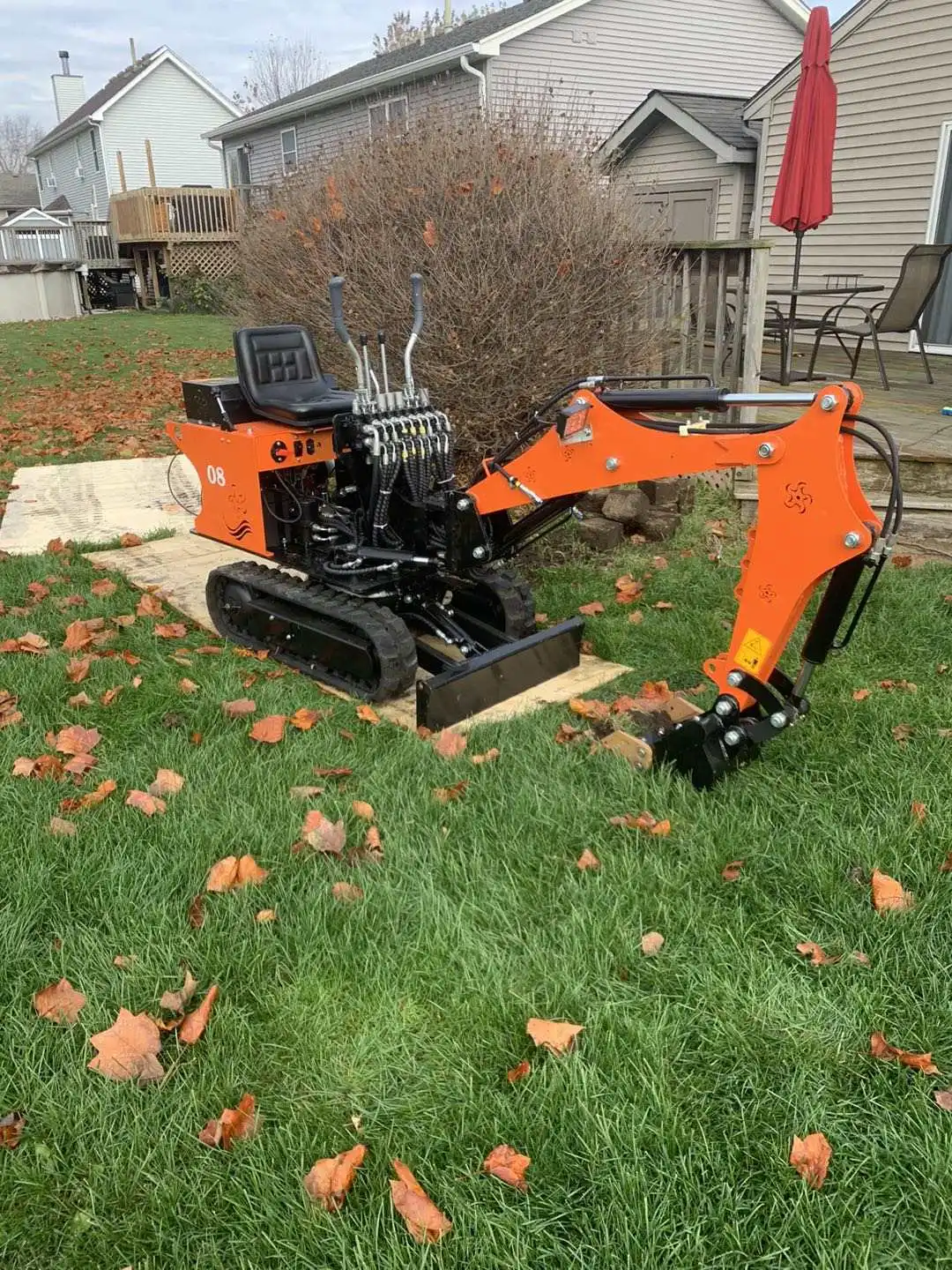 Free Shipping! Euro 5 Mini Excavator 0.8 1 Ton China Crawler Type