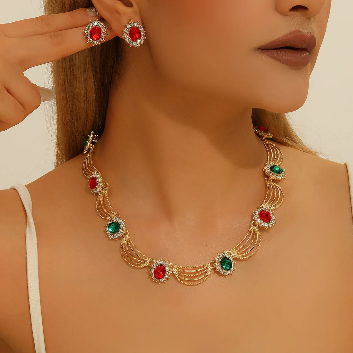 red dress green jewelry Indian-style and gemstones set A two-piece necklace and earrings set Wedding accessories Knee length homecoming dress