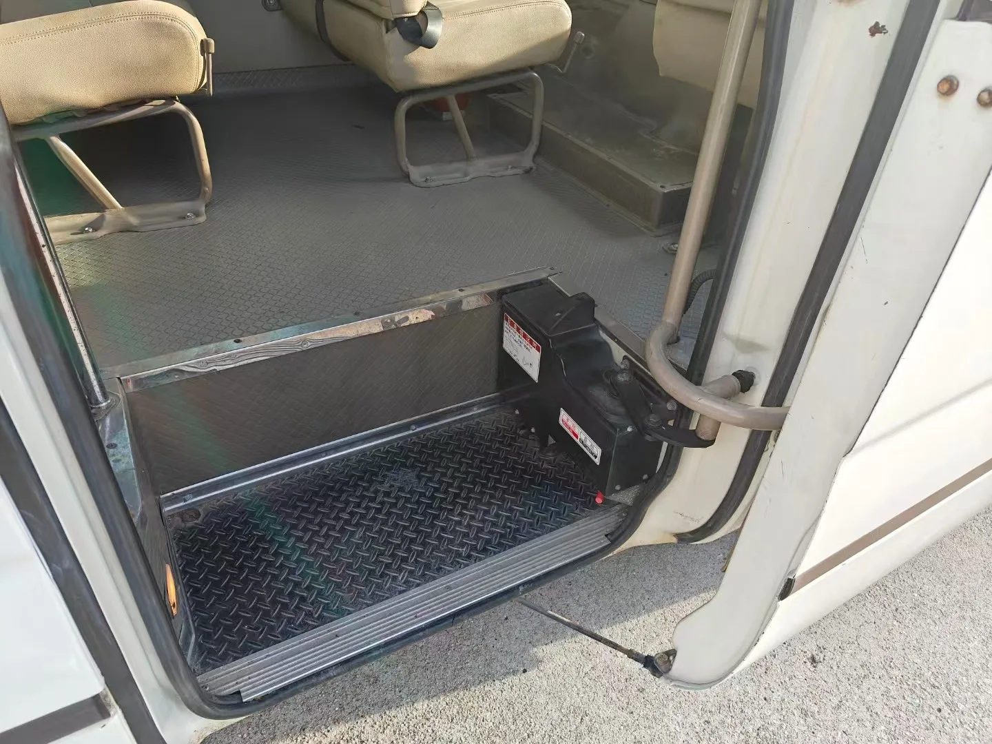 2024 To-yo-ta Coaster Bus Mini Van 20 Seaters for Sale Passenger Mini Bus To-yo-ta Coaster Bus
