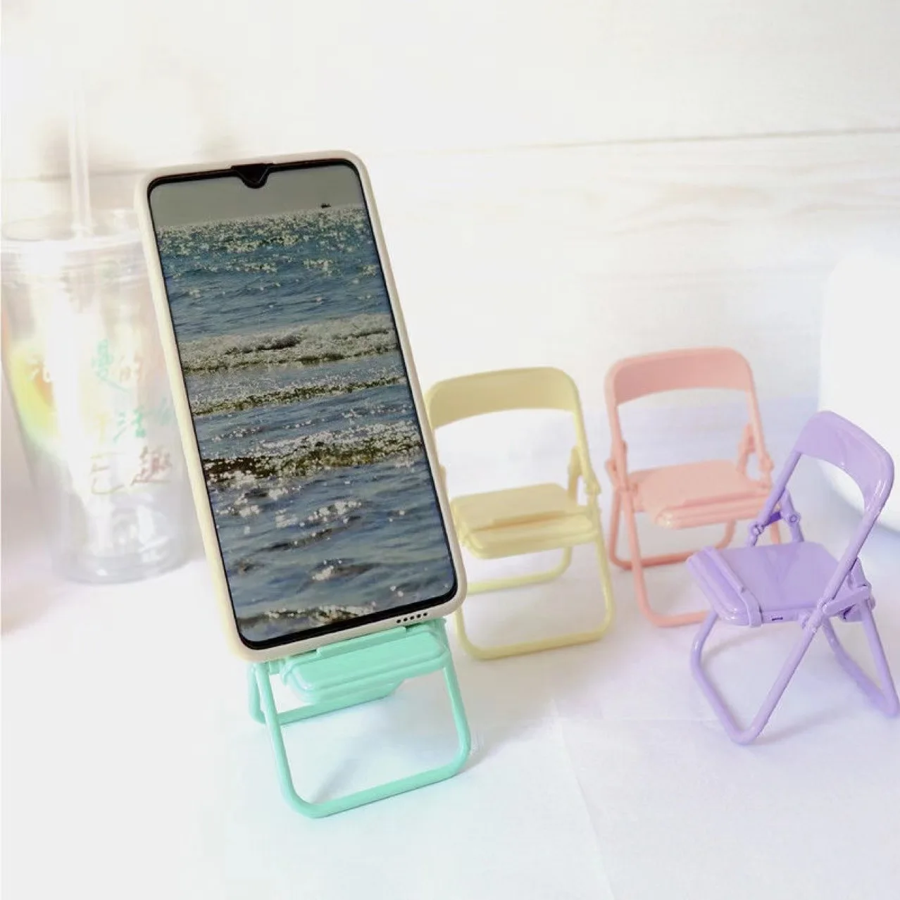 Adjustable portable plastic mobile phone holder