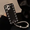 un cercle de fleurs argentées + autocollants de perles argentées + bracelet.