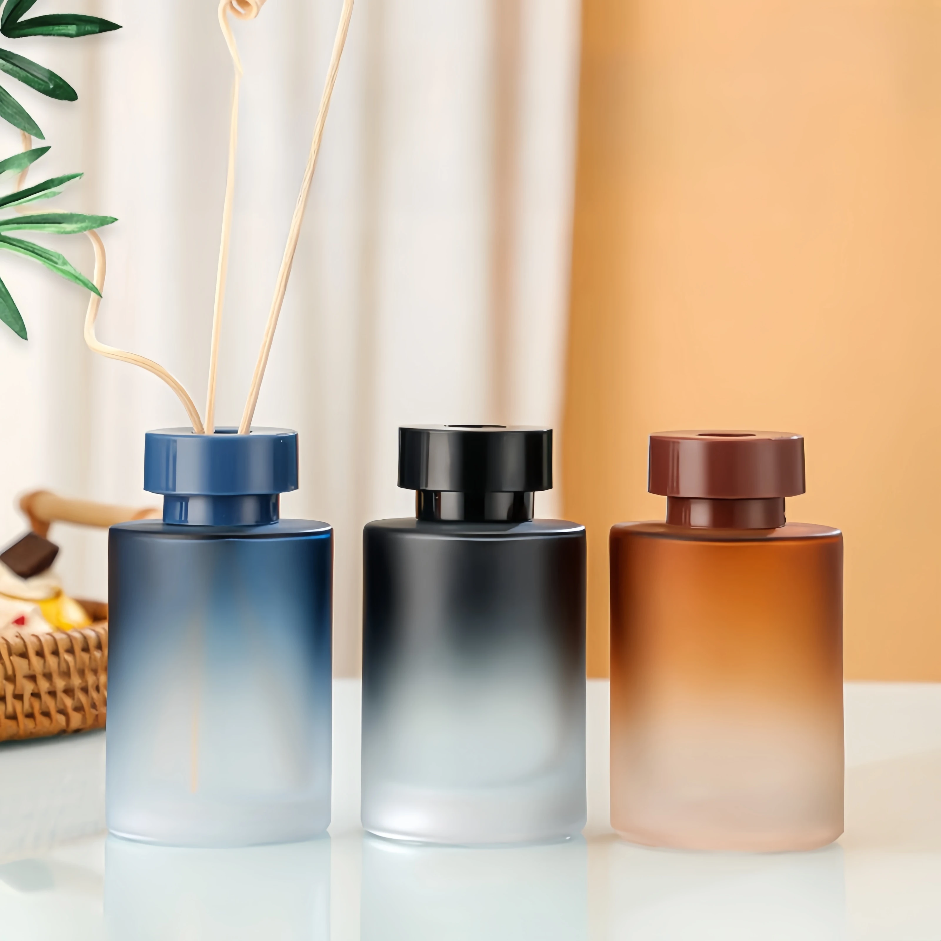 Luxury 120ml round Glass Aromatherapy Diffusion Bottle Color Spray & Hot Stamping Surface for Scents