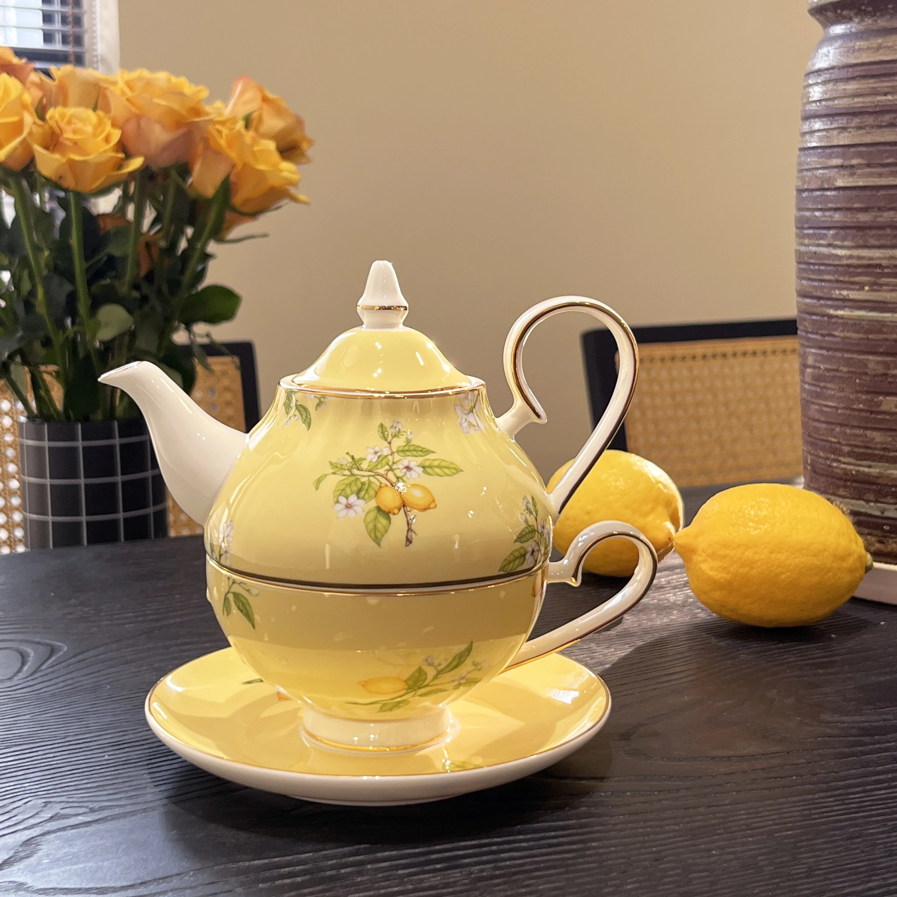 European Luxury Lemon Pattern and Gold Border Tea Pot and Cup Set Afternoon Tea Business Gifts New Bone Tea Set for One Set