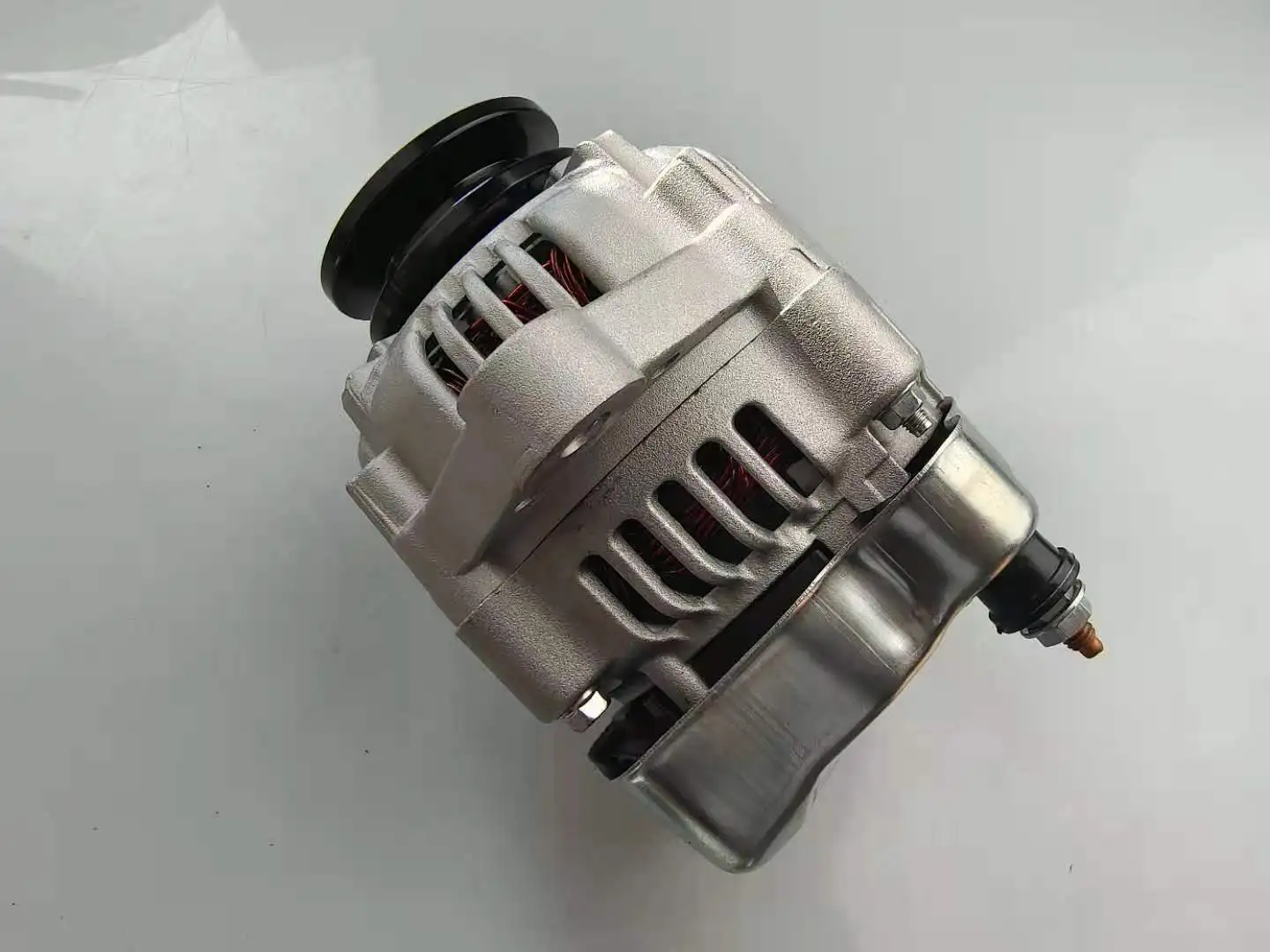 Kubota D1703 L3608トラクターTC339-15682発電機オルタネーターの