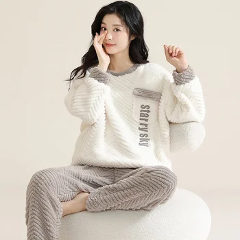 Women's winter pajamas, new style of female coral fleece, plush and thickened flannel pajamas can be worn as a home clothes suit