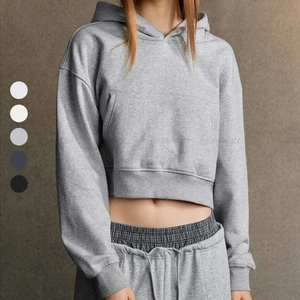 Wholesale short style casual Workout Sports Top outdoor Fashion pocket design hooded sweatshirt suitable for petite women