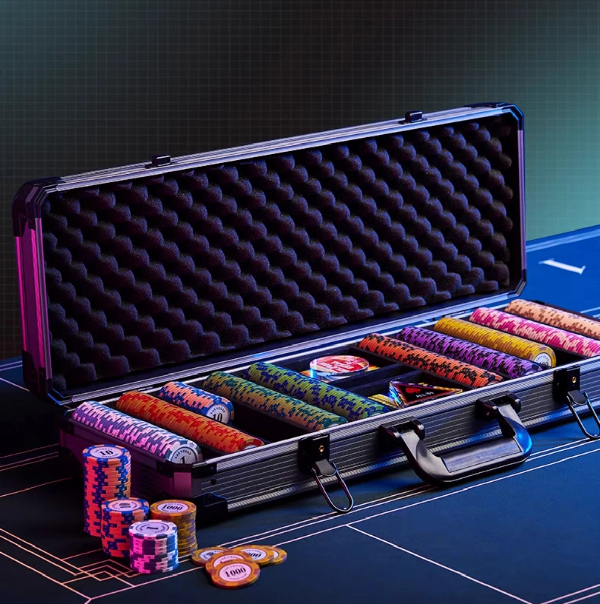 Черный алюминиевый корпус из красного дерева с бляшками для казино 500 хранения фишек покера и транспортировки стильных чипов