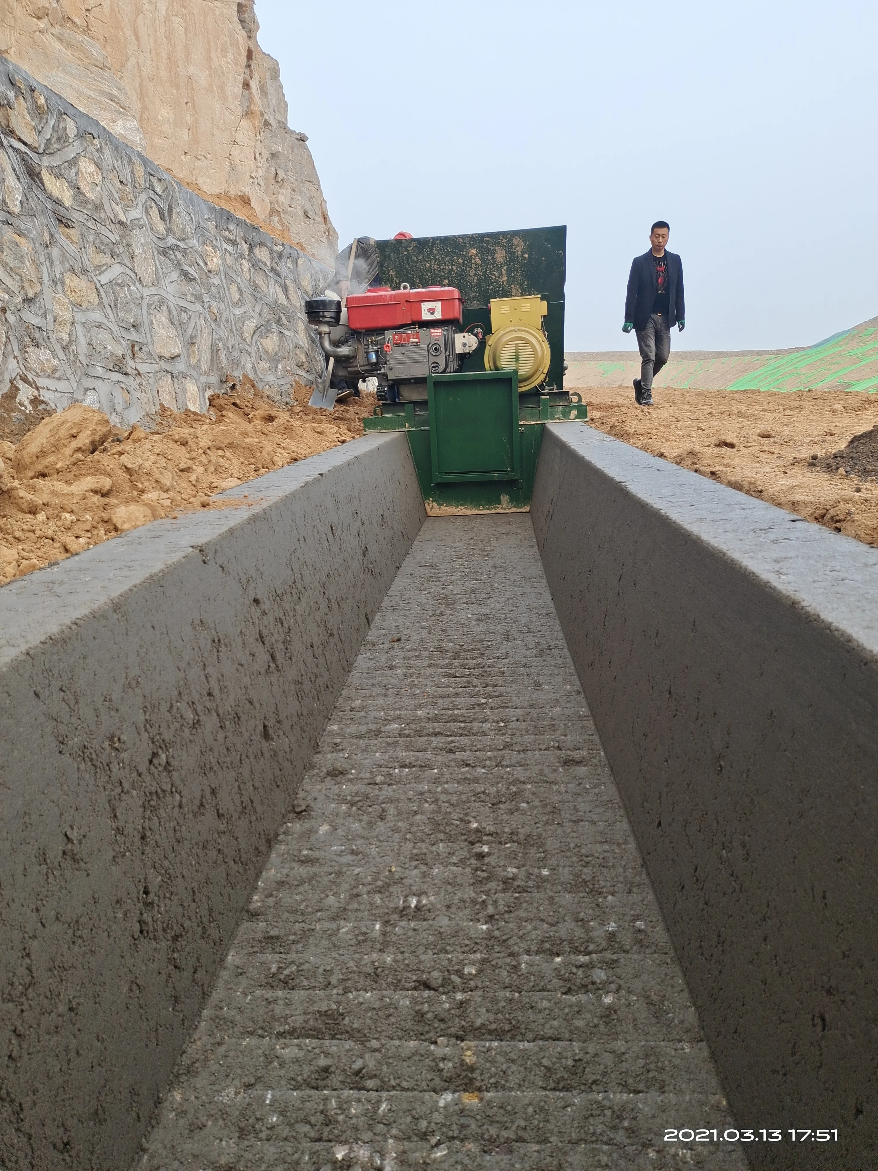 Advanced Production Technology Customized U-Type Drain Concrete Ditch Forming Machine