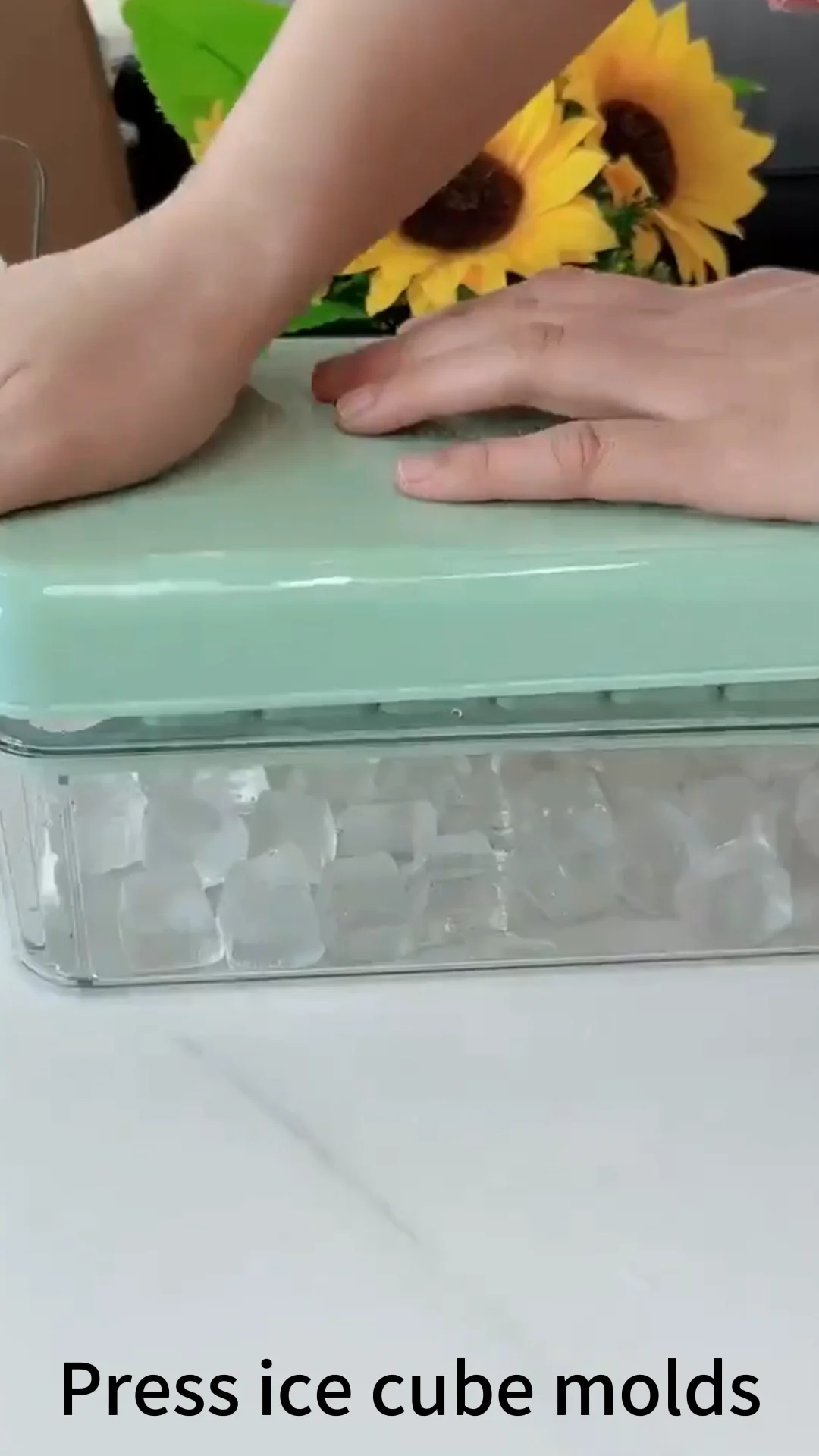 New Products Ice Cube Tray With Lid And Bin Square Ice Cube Mold With