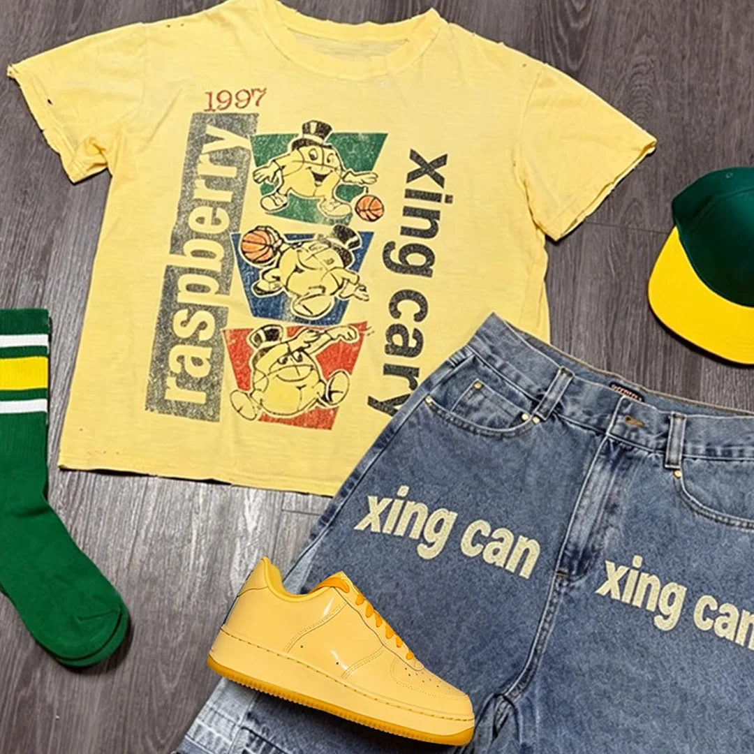 Brugerdefineret herres vintage streetwear-T-shirt + flerlomme frayed denim shorts sæt, tilpasseligt med print/embroidery-designs