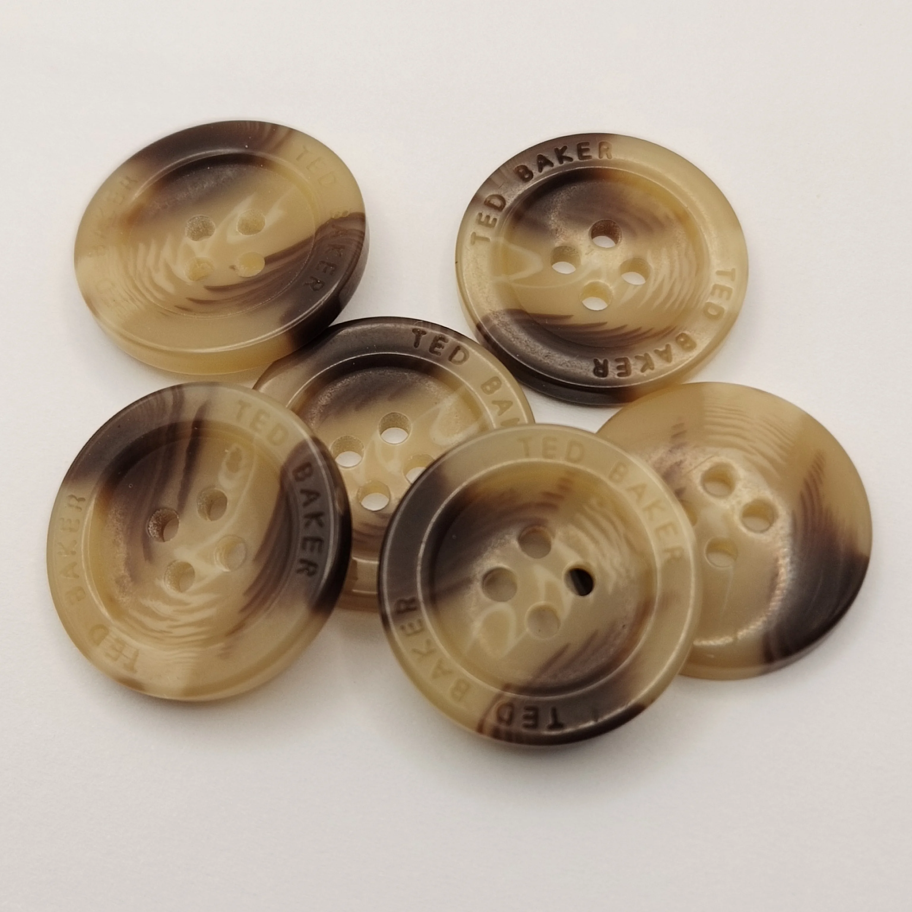 Wholesale Imitate Horn Button Polyester Material Chalk Resin Button Fake Horn Brown Plastic Button