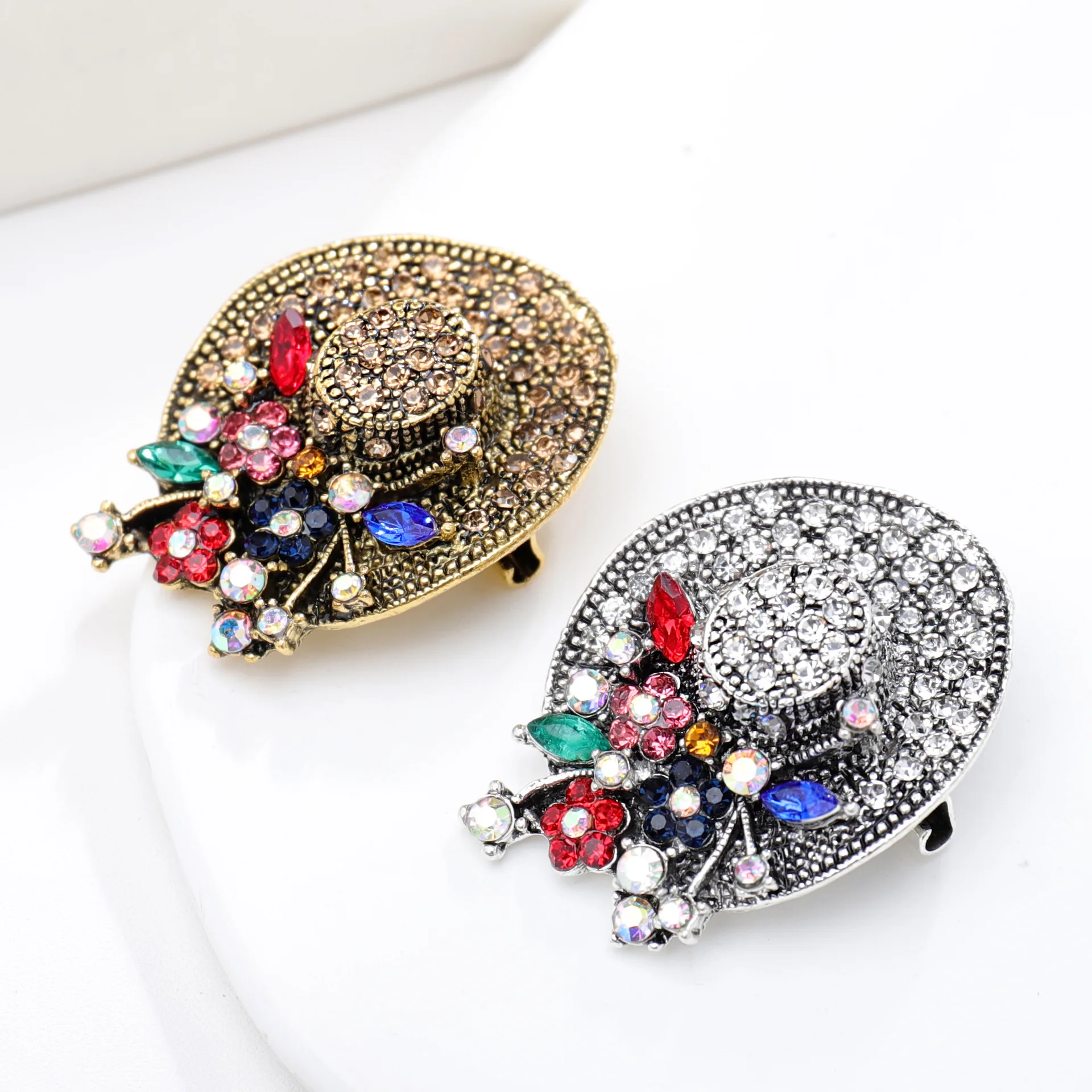 Spilla Fenice con Zirconia Colore Oro arcobaleno moda Strass zircone brillanti distintivo natura Phoenix simbolo di rinascita e resilienza per festa della Donna e Mamma regalo ragazza
