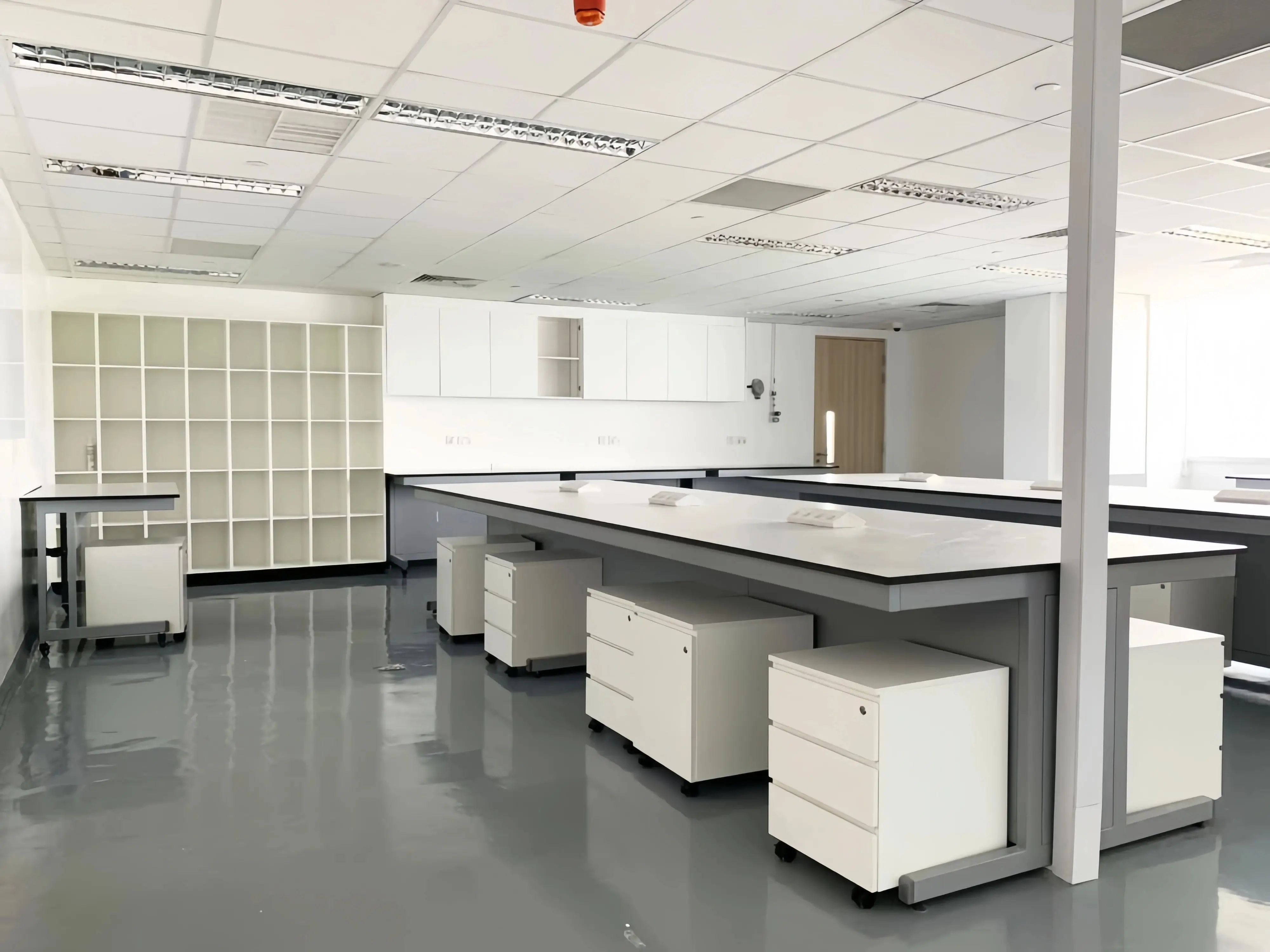 Modular Lab Furniture - Flexible and Versatile Solutions