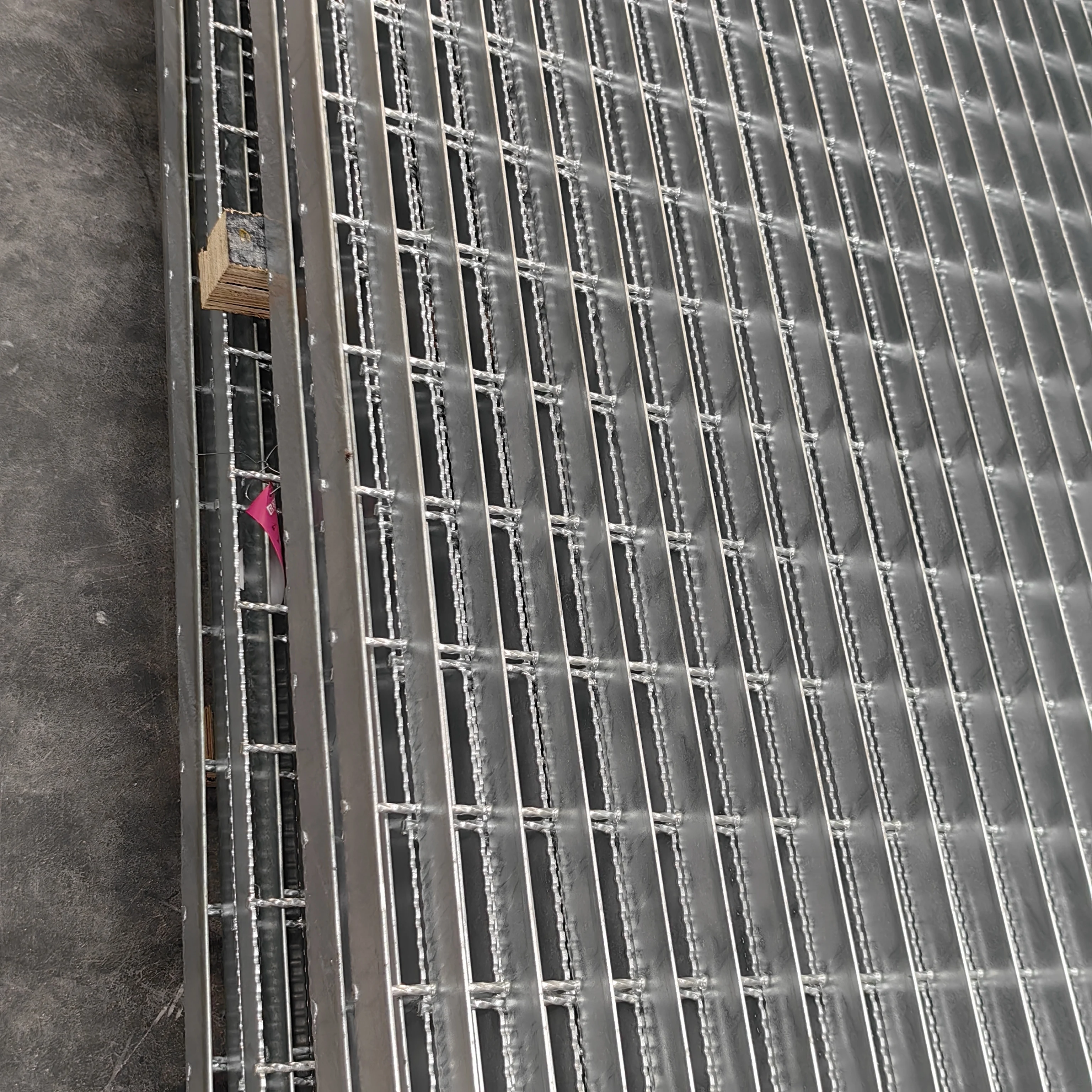 S235jr Steel Grating Galvanized Metal Grid Plate Gi Grating Singapore HDB Galvanized House Drain Steel Grating