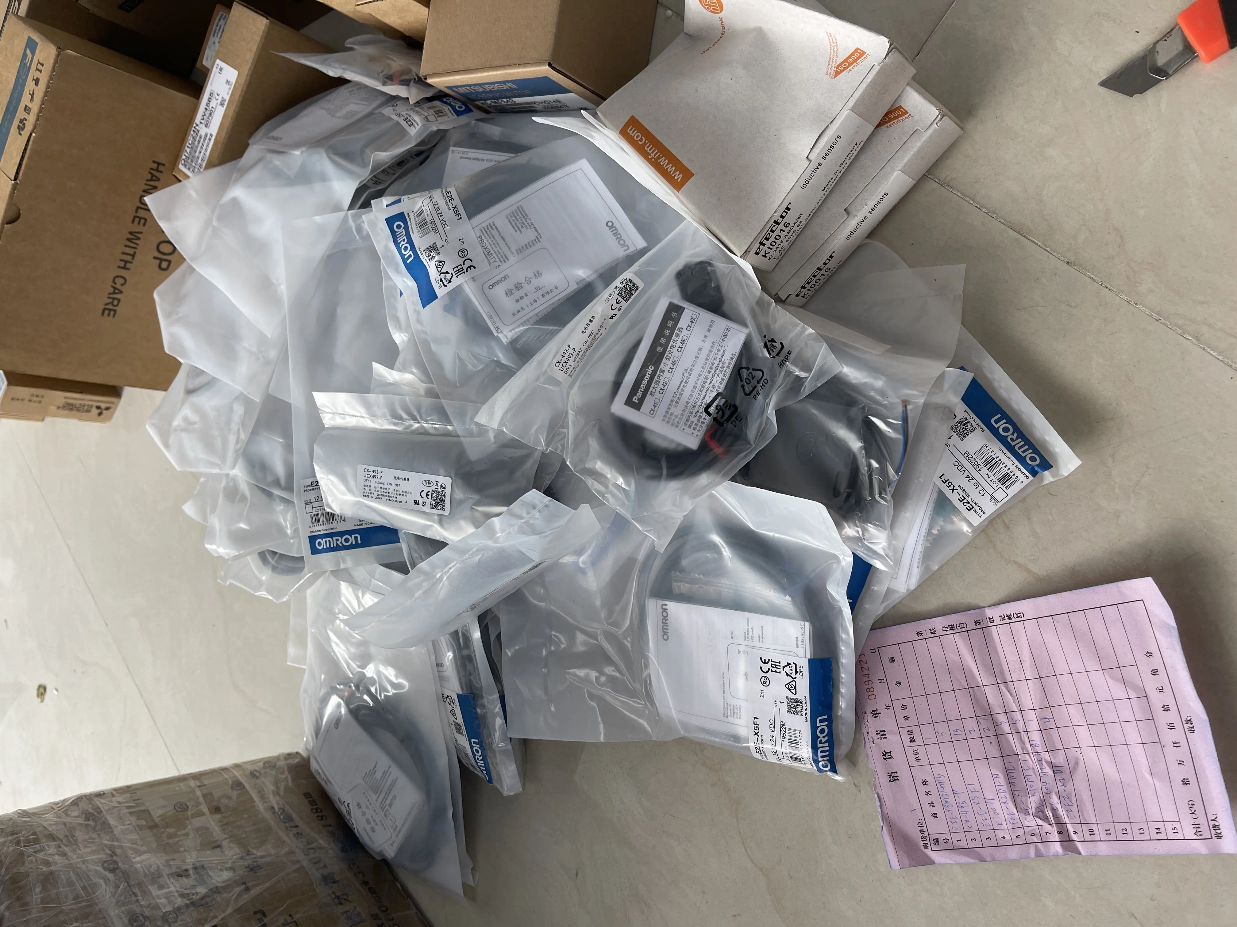 Omron Proximity Sensor E2E-X5F1