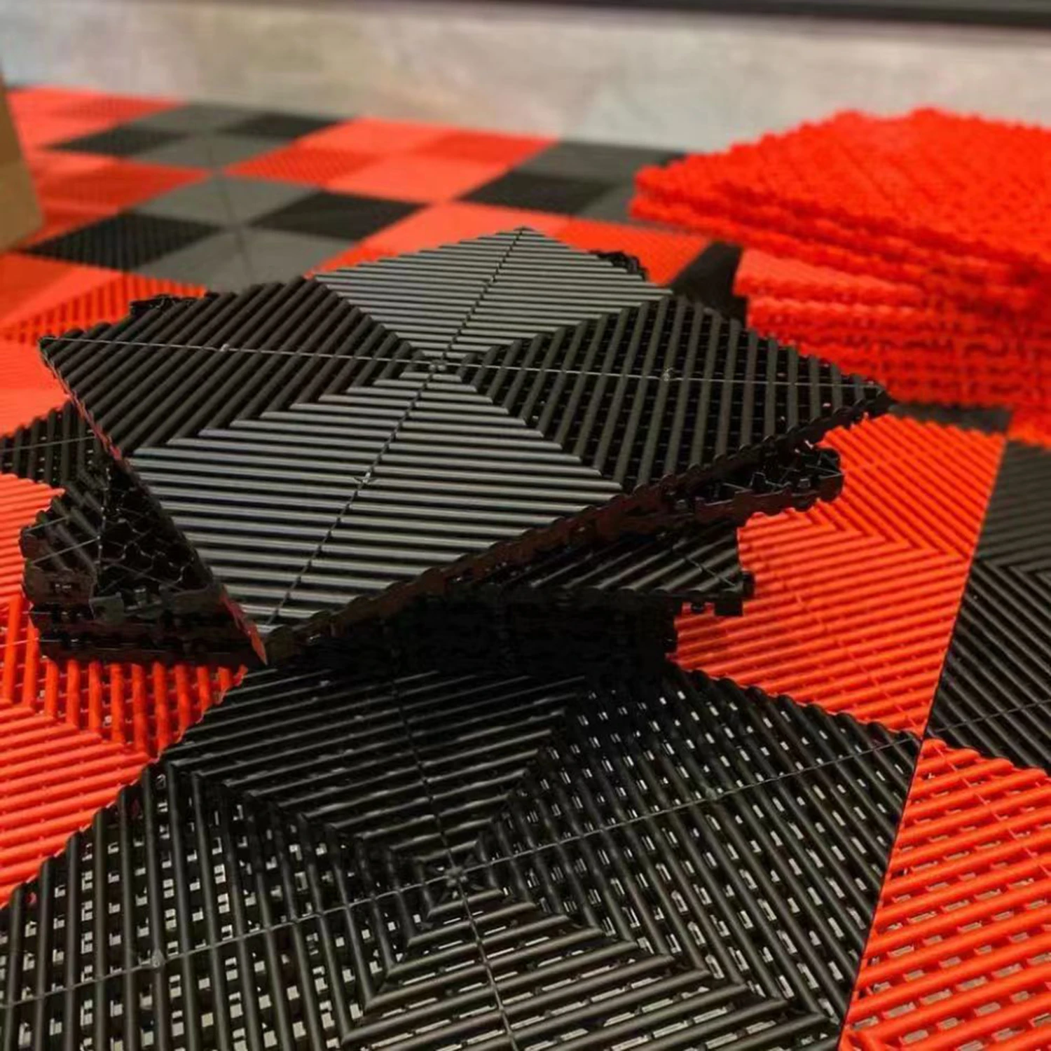 Interlocking Plastic Garage Floor Tiles with Vented Drainage | Heavy-Duty PP Grate Panels for Car Wash & Parking Areas