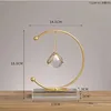 Sfera di cristallo a mezzaluna in metallo