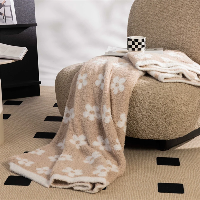 Factory new daisy  Chunky Polyester Soft Comfortable Knitted Throw Blanket for bed sleeping  PLD manufacture