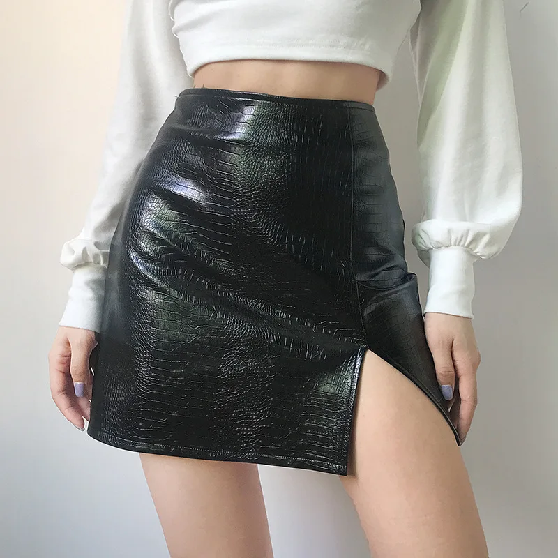 Vintage 90s shiny mini skirt in black
