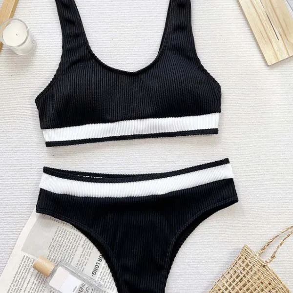 adamari lopez bikini.jpg