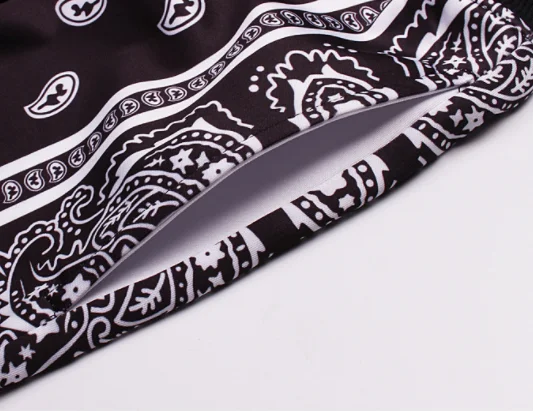 Könnyű, utcai viseletre tervezett fekete rövidnadrág, lezser pamut és poliészter 3M szegélyezéssel, húzózsinóros zsebekkel, férfi cargo rövidnadrág, 414_voghion.com